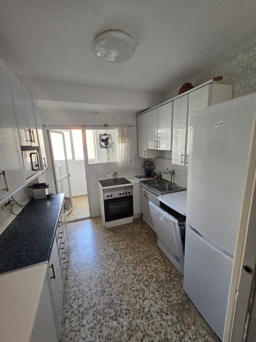 Descubre tu nuevo hogar en MarbellaTe presentamos este encantador piso en la zona de Torre Murciano, ideal para disfruta — Foto 3