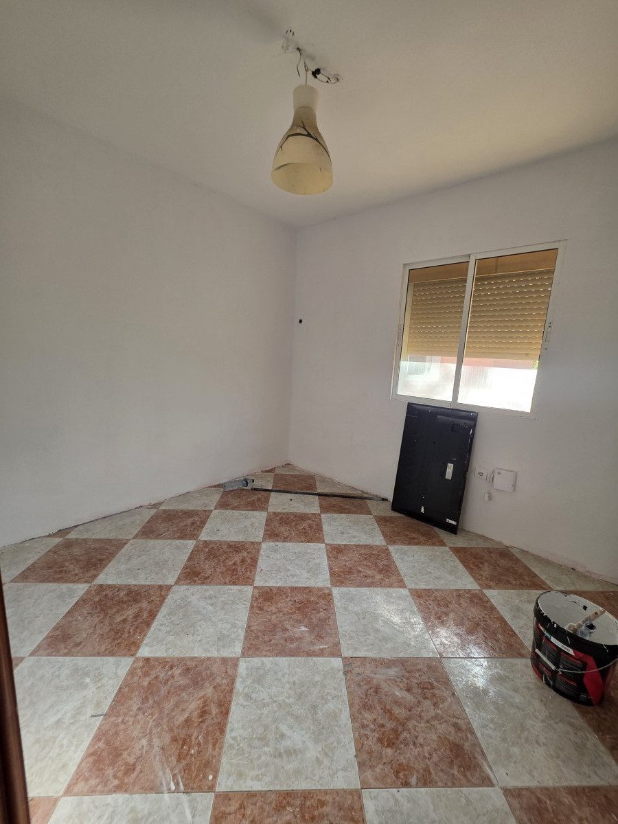 Tu oportunidad de inversión en San Rafael REBAJADO 10.000€Este piso de 73m² se encuentra en la deseada zona de Cruz Humi — Foto 2