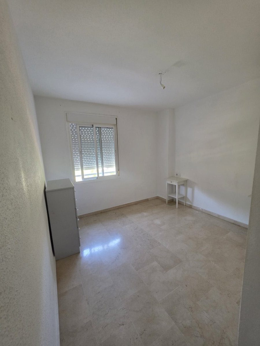 Descubre tu nuevo hogar en una urbanización idealEste magnífico piso de 3 habitaciones y 2 baños es perfecto para famili — Foto 18