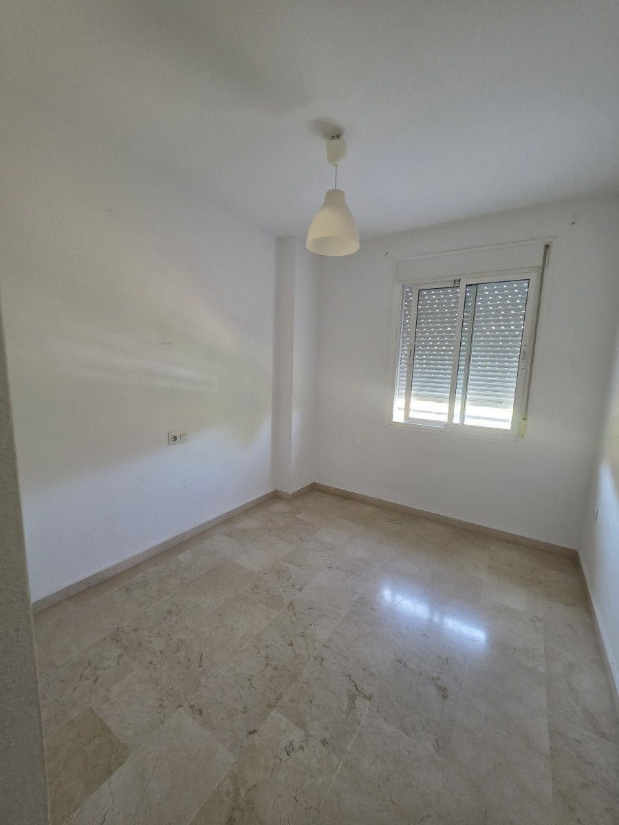 Descubre tu nuevo hogar en una urbanización idealEste magnífico piso de 3 habitaciones y 2 baños es perfecto para famili — Foto 15