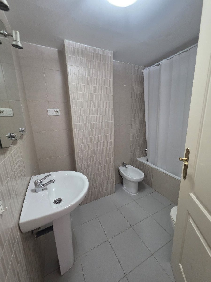 Descubre tu nuevo hogar en una urbanización idealEste magnífico piso de 3 habitaciones y 2 baños es perfecto para famili — Foto 22