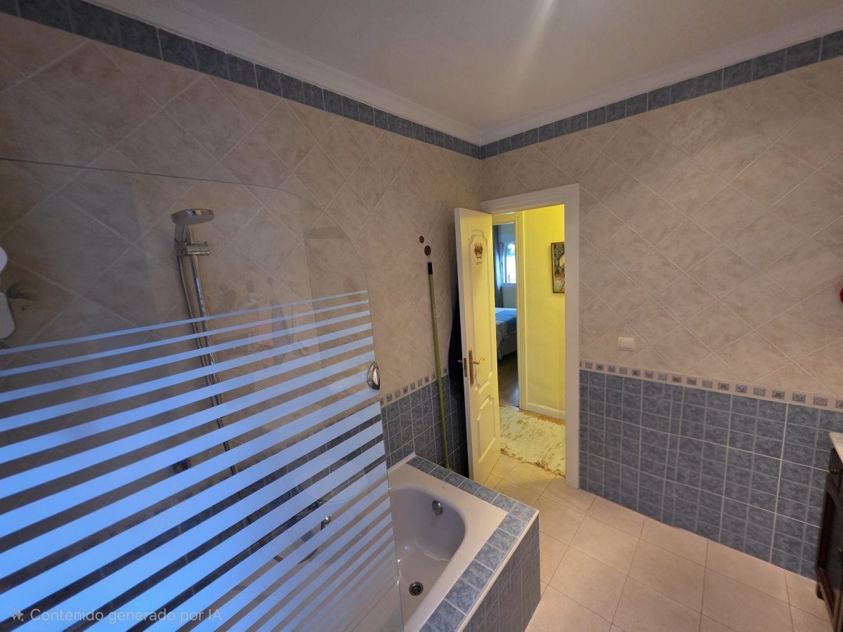 Tu nuevo hogar en el centro de FuengirolaDescubre este encantador piso de 84m² ubicado en el corazón de Fuengirola. Con — Foto 8