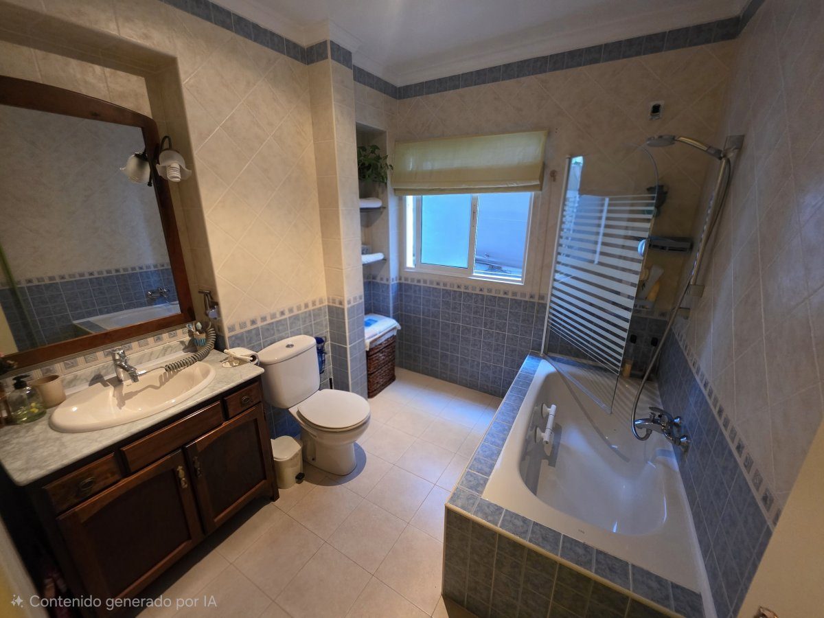 Tu nuevo hogar en el centro de FuengirolaDescubre este encantador piso de 84m² ubicado en el corazón de Fuengirola. Con — Foto 9