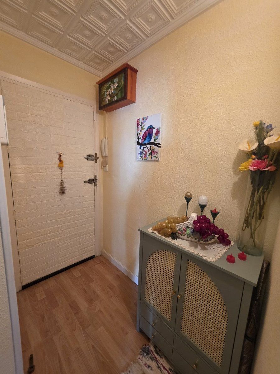 Tu nuevo hogar en el centro de FuengirolaDescubre este encantador piso de 84m² ubicado en el corazón de Fuengirola. Con — Foto 2