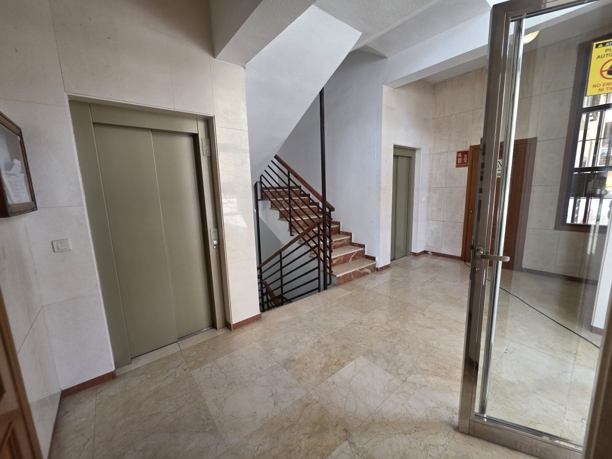 Tu nuevo hogar en Mauricio MoroDescubre este espectacular piso de 4 habitaciones, ideal para familias. Con 134m², ofrece — Foto 26