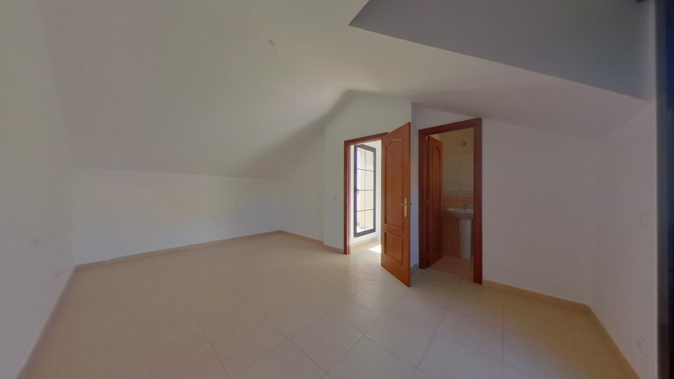 CHALET ADOSADO ALQUILADA CON SEGURO DE IMPAGO — Foto 9