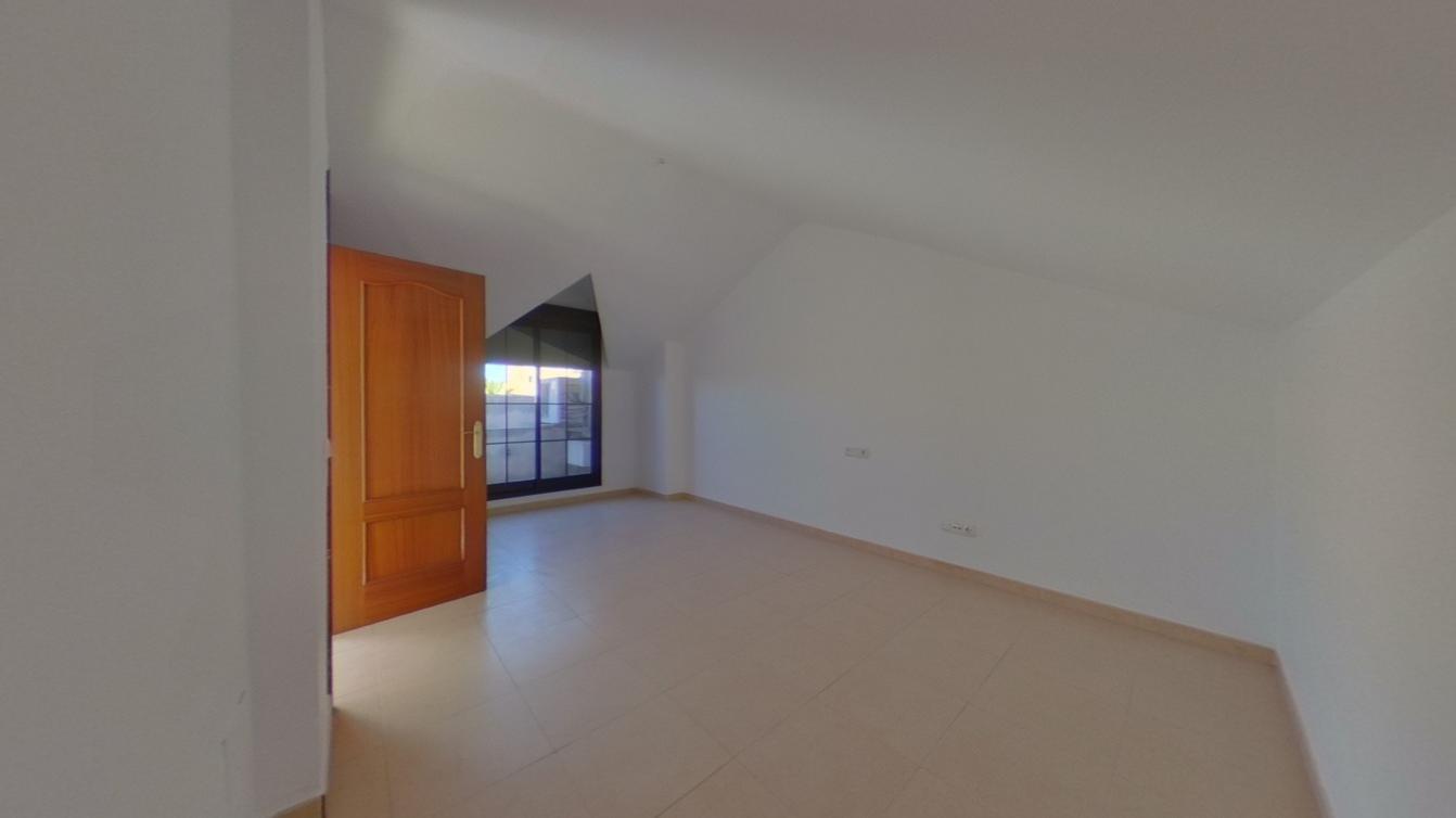 CHALET ADOSADO ALQUILADA CON SEGURO DE IMPAGO — Foto 2