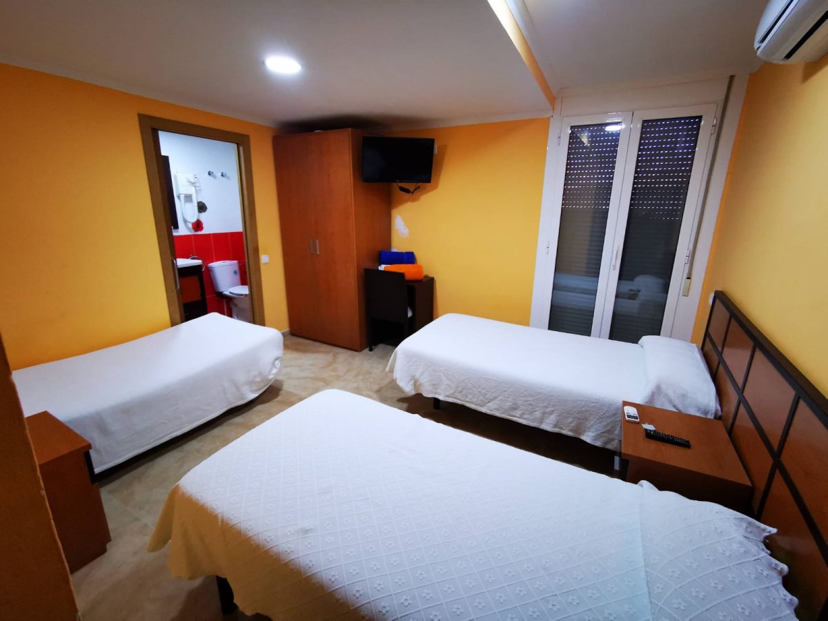 Hotel + Casa + 2 Pisos en venta a orillas del río Ebro - 30 habitaciones — Foto 8