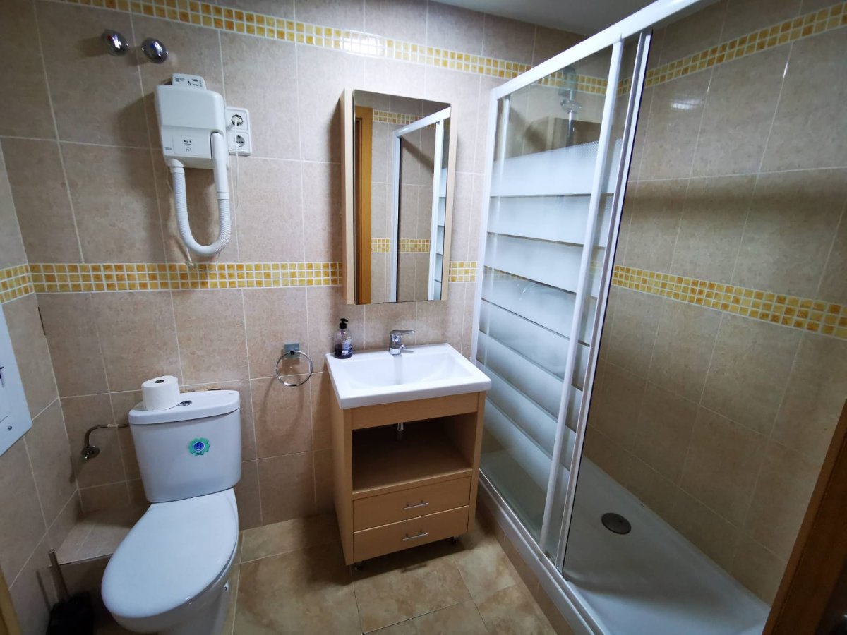 Hotel + Casa + 2 Pisos en venta a orillas del río Ebro - 30 habitaciones — Foto 14