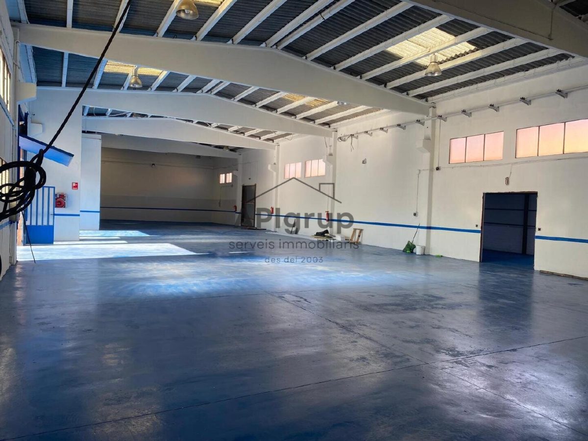 Nave con Oficina — Foto 17