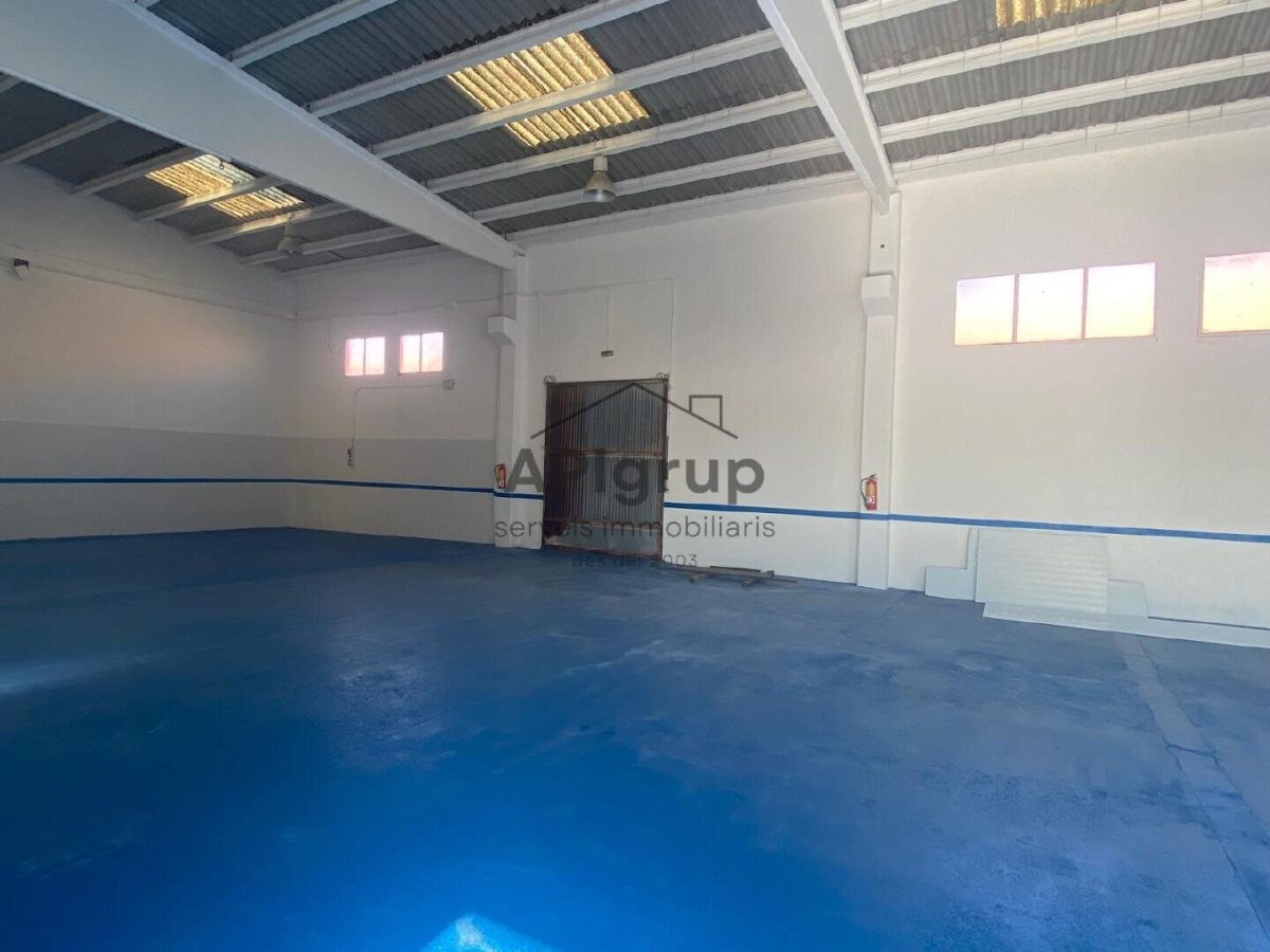 Nave con Patio — Foto 19
