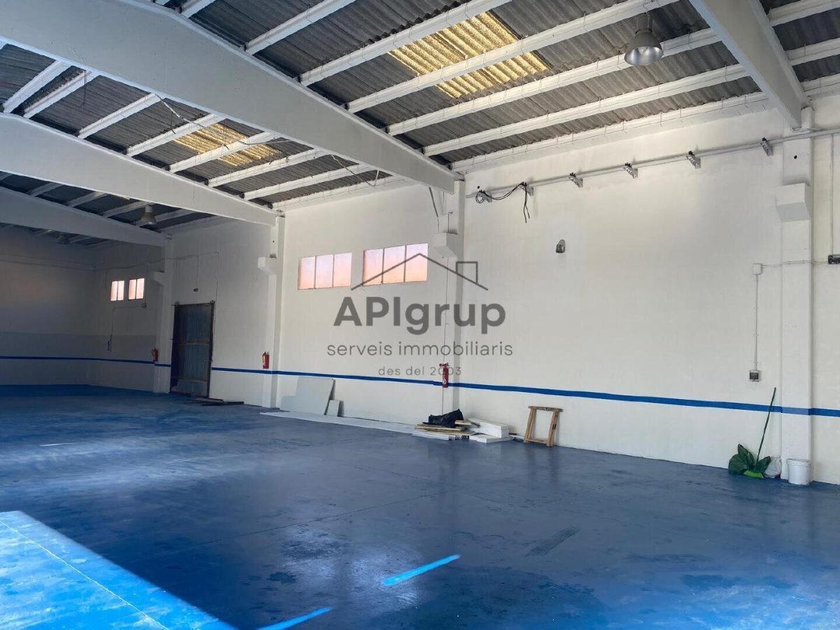Nave con Patio — Foto 26