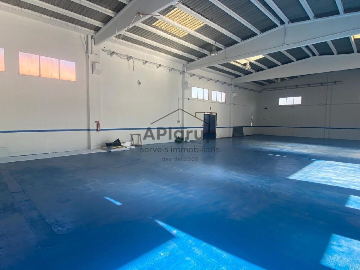 Nave con Patio — Foto 28