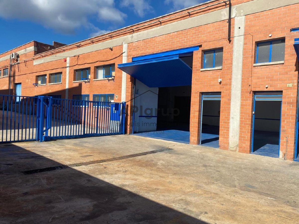 Nave con Patio — Foto 21