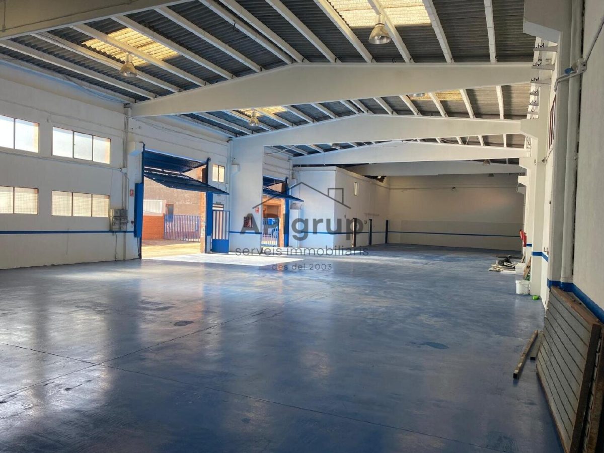 Nave con Oficina — Foto 1
