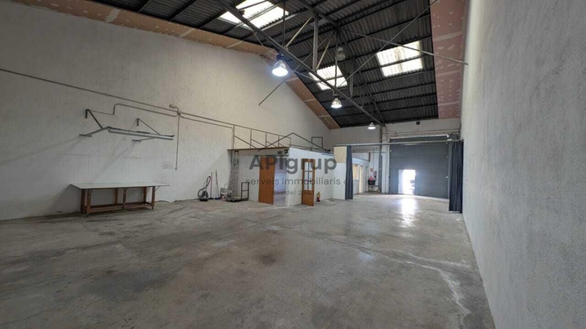 Nave Industrial — Foto 1