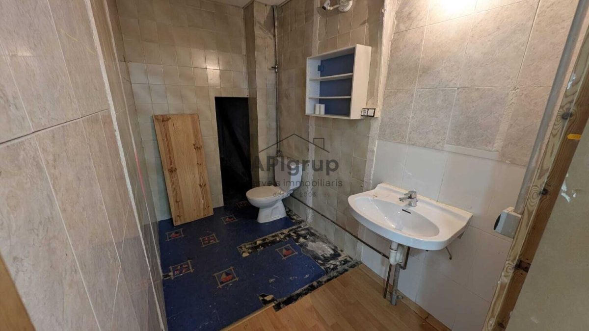 Amplio Local en ALQUILER de 248 m2 — Foto 23