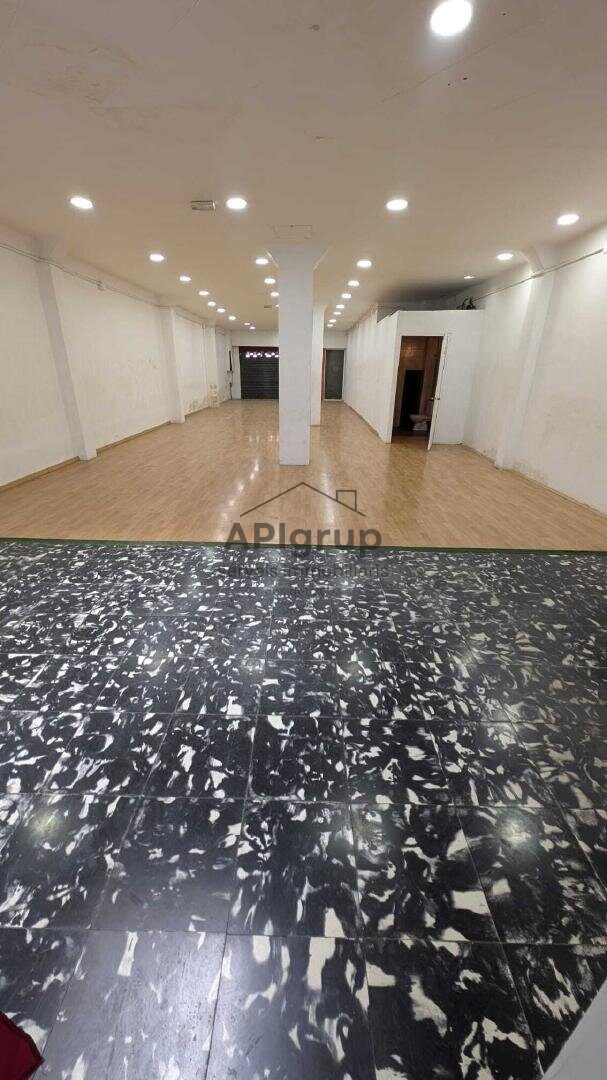 Amplio Local en ALQUILER de 248 m2 — Foto 30