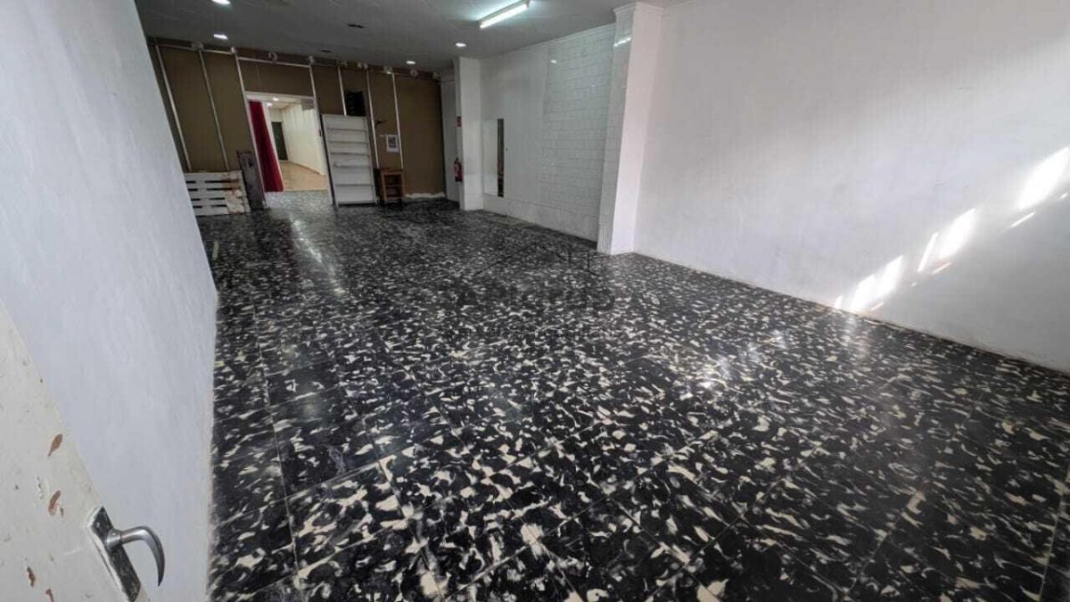 Amplio Local en ALQUILER de 248 m2 — Foto 9