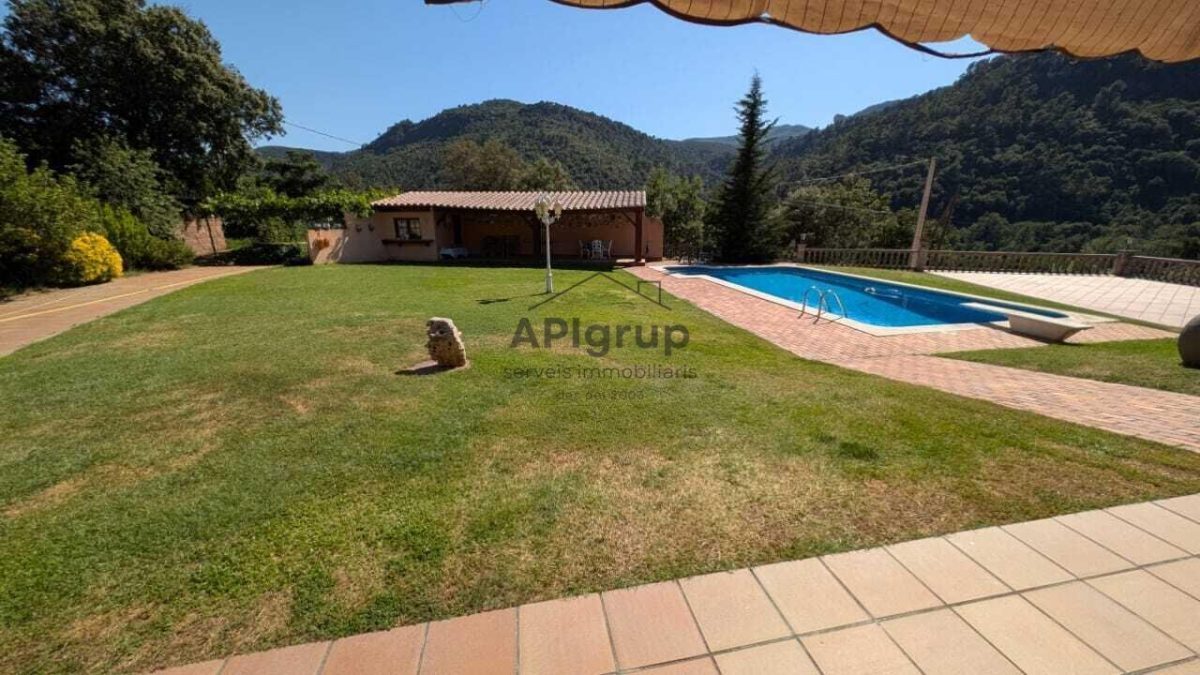 Chalet con Piscina — Foto 32