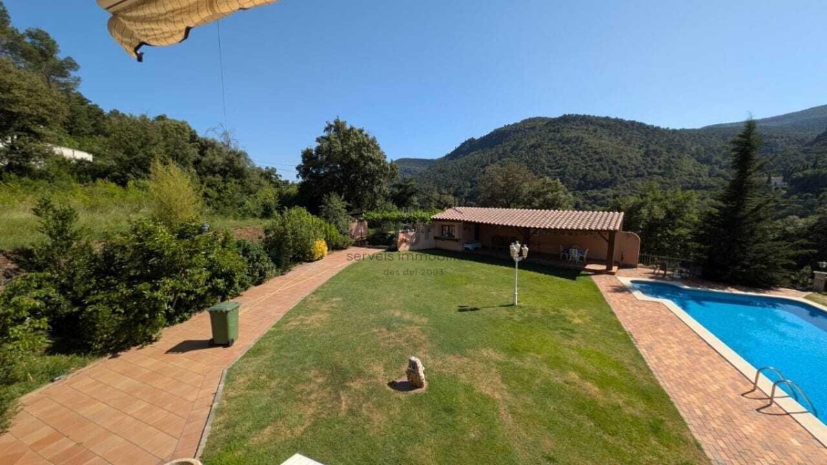 Chalet con Piscina — Foto 21