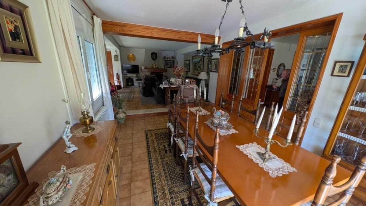 Chalet con Piscina — Foto 8