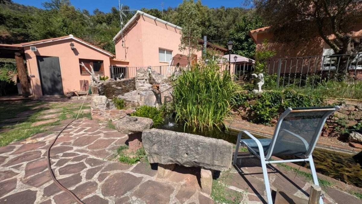 Chalet con Piscina — Foto 31