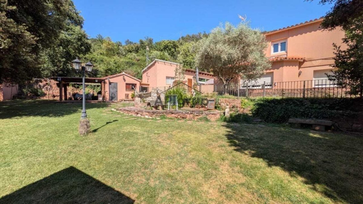 Wooden chalet en venta en tagamanent — Foto 37
