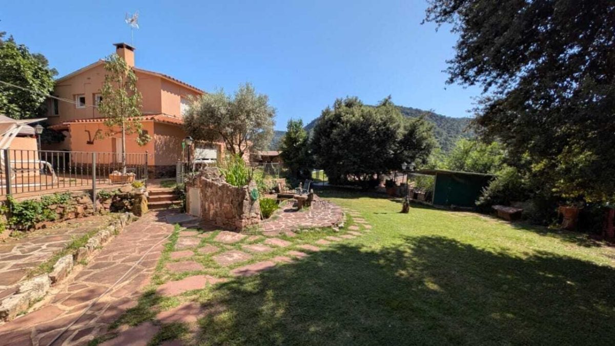 Wooden chalet en venta en tagamanent — Foto 36