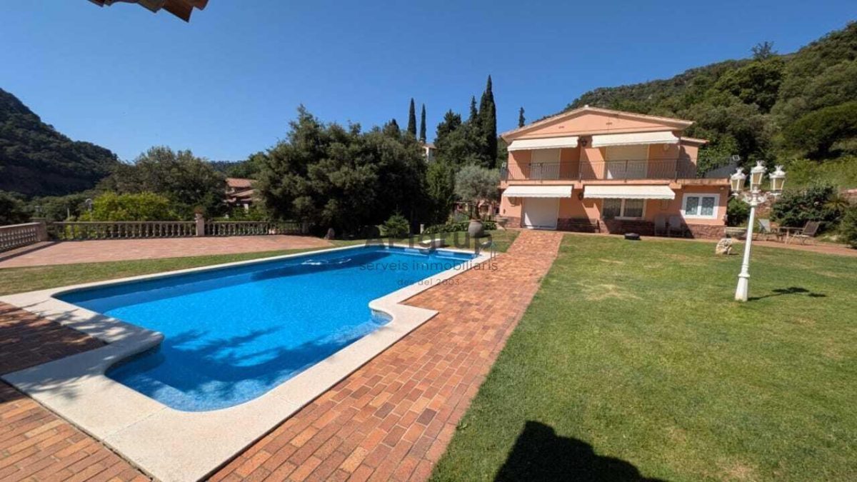 Wooden chalet en venta en tagamanent — Foto 3