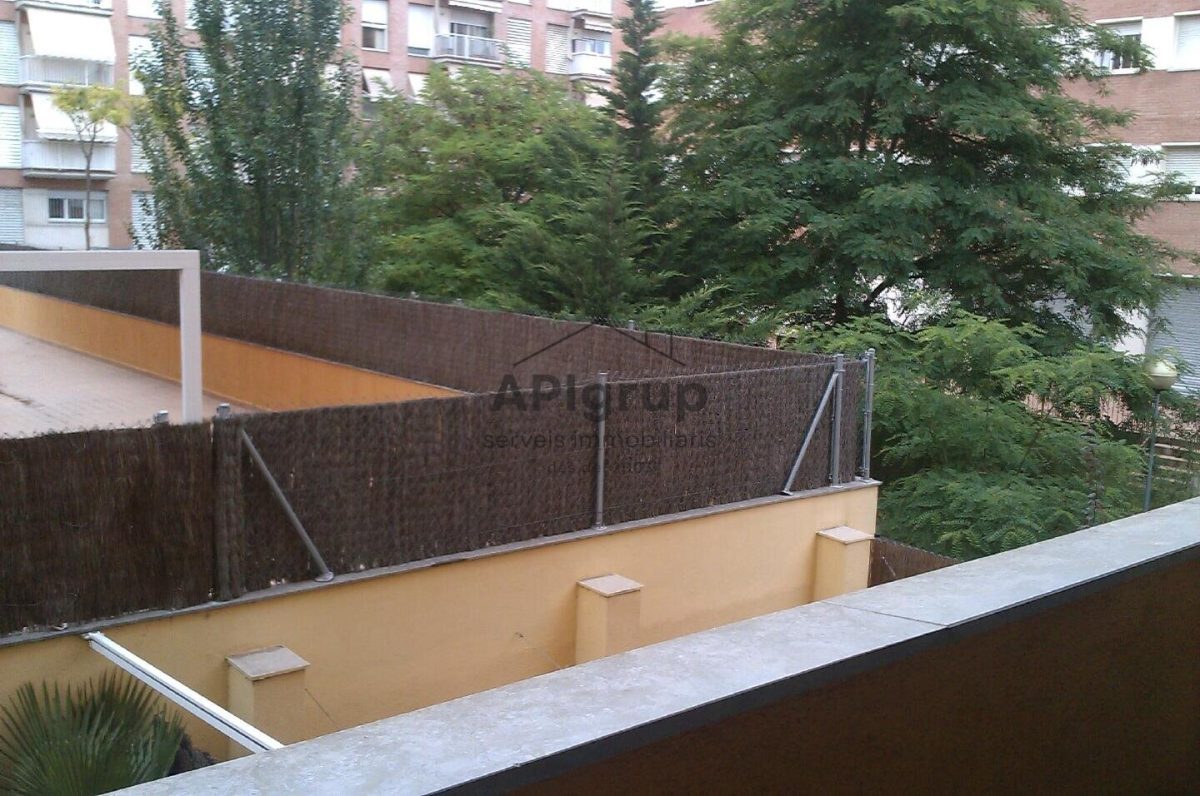 Piso con parking en venta en Ronda Europa, SabadellHay hogares que simplemente se visitan… y otros en los que te imaginas viviendo desde el primer momento.APIgrup te presenta este fantástico piso situ — Foto 12