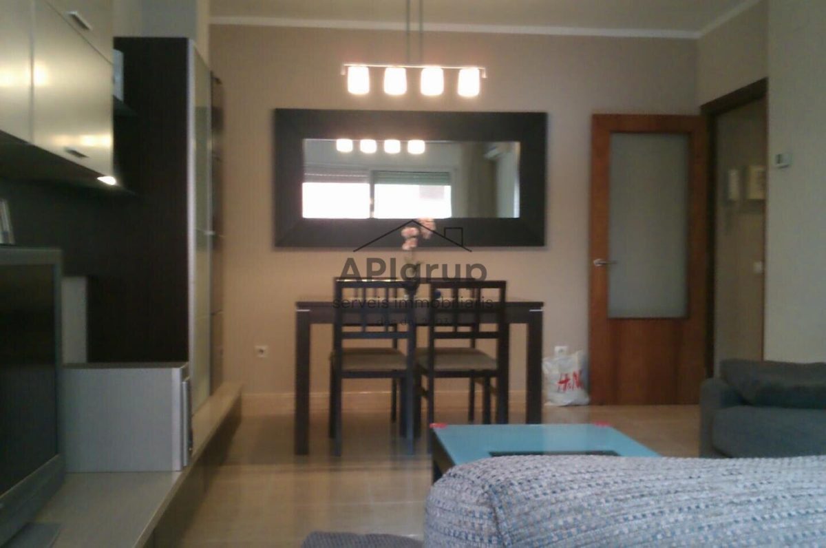 Piso con parking en venta en Ronda Europa, SabadellHay hogares que simplemente se visitan… y otros en los que te imaginas viviendo desde el primer momento.APIgrup te presenta este fantástico piso situ — Foto 3