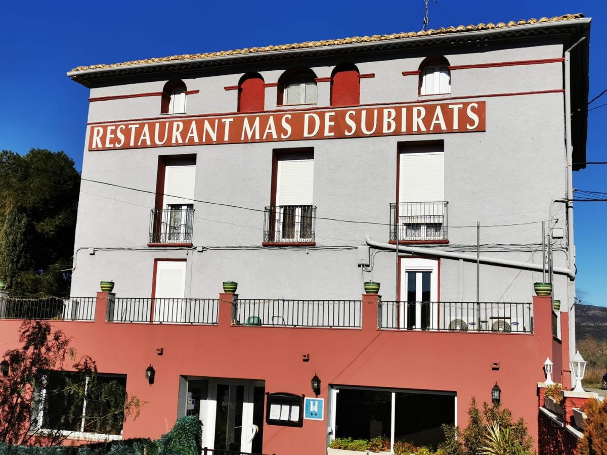 Hotel + Casa + 2 Pisos en venta a orillas del río Ebro - 30 habitaciones — Foto 1