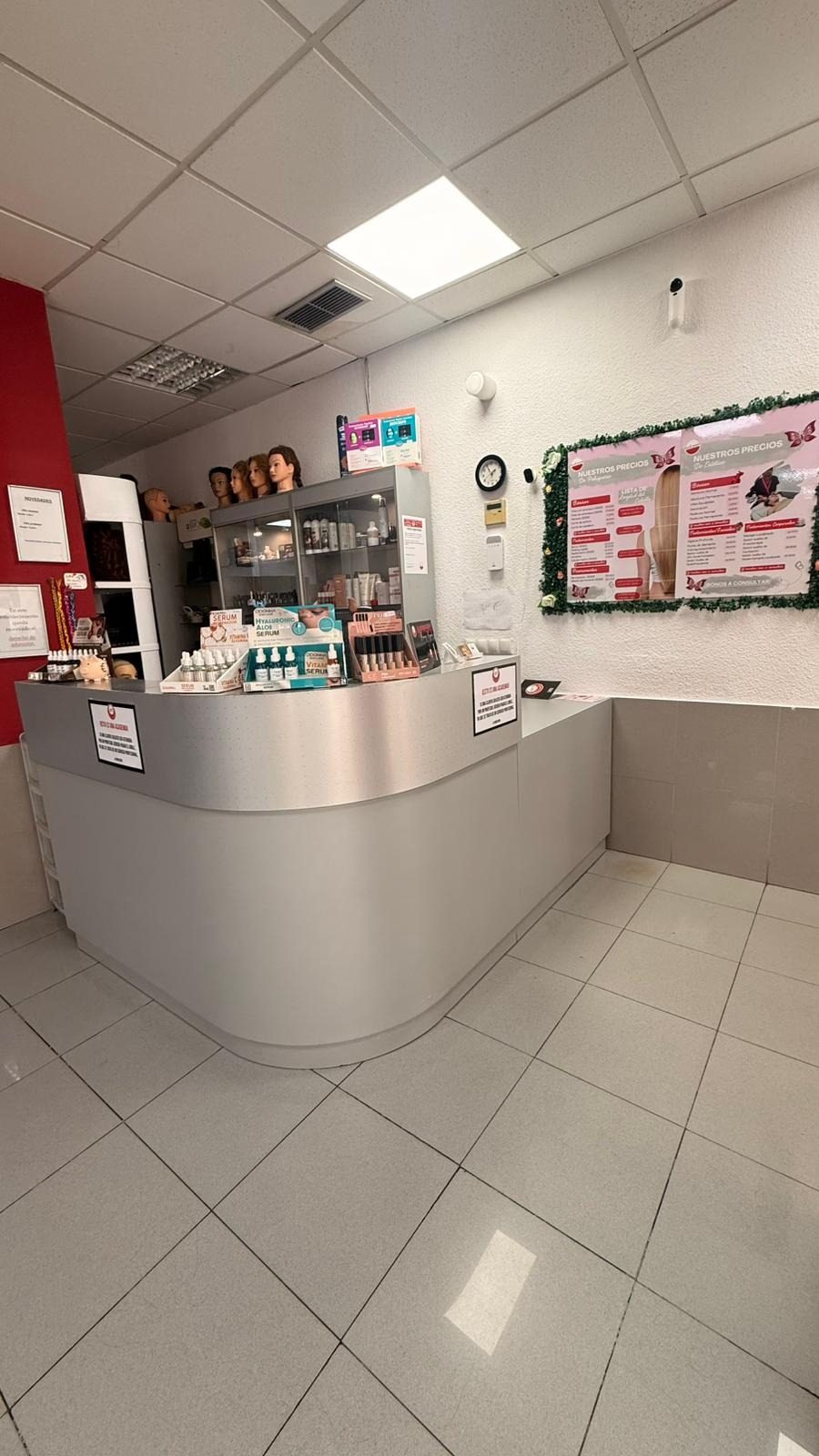 Se traspasa Academia  de Peluqueria en Parla — Foto 7