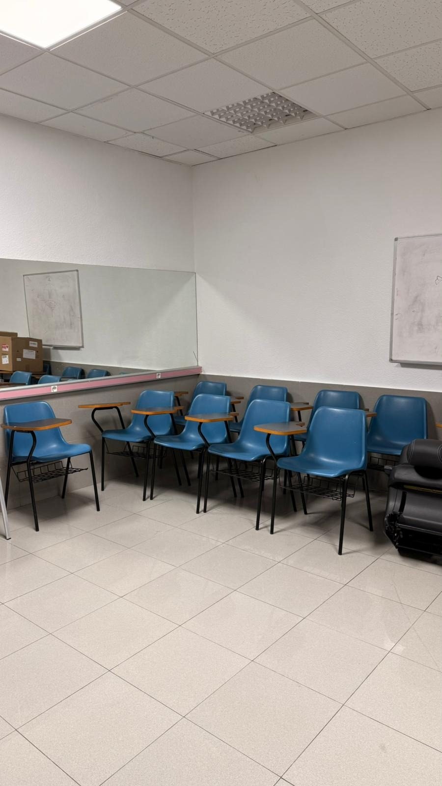 Se traspasa Academia  de Peluqueria en Parla — Foto 8