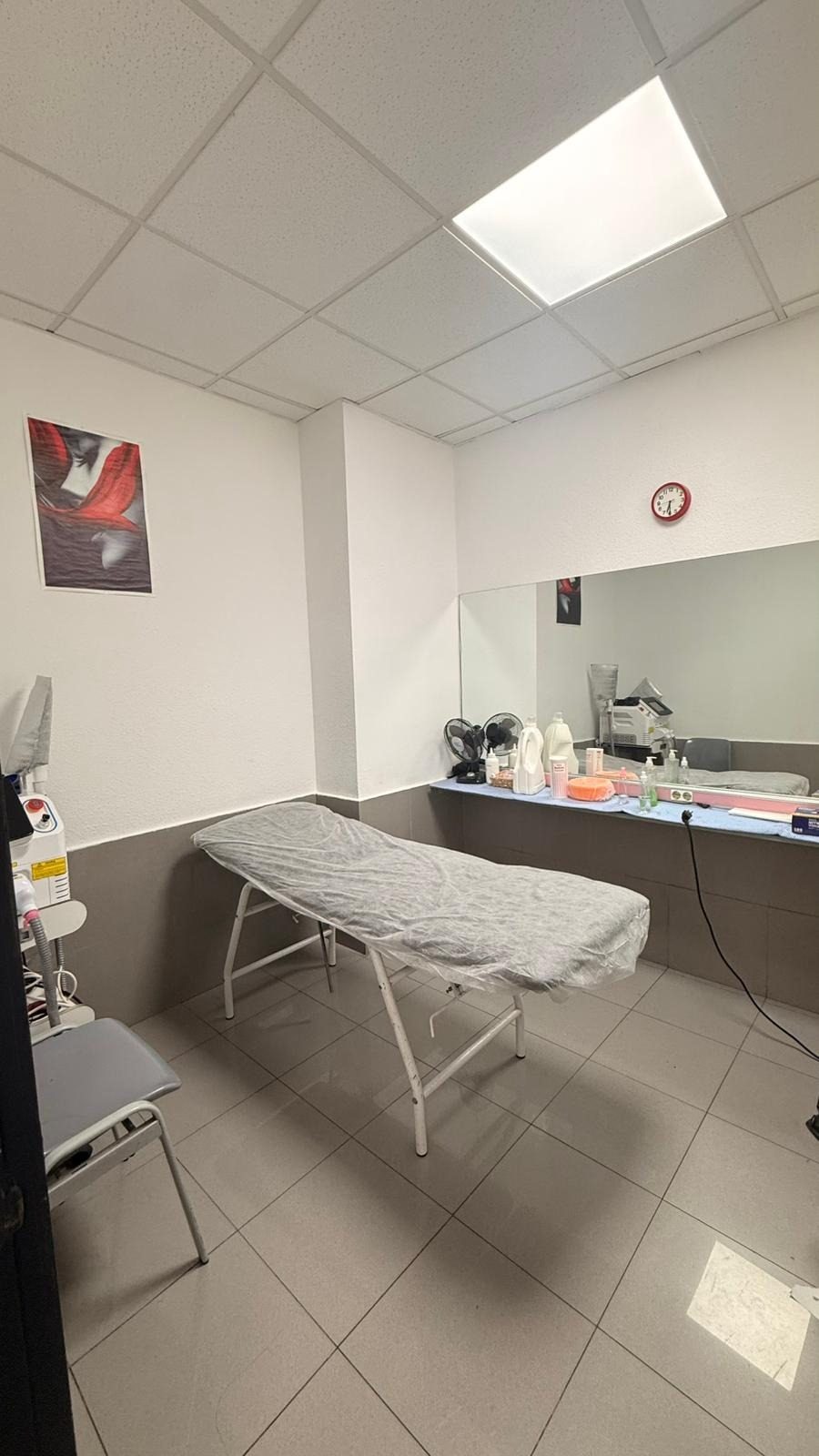 Se traspasa Academia  de Peluqueria en Parla — Foto 12