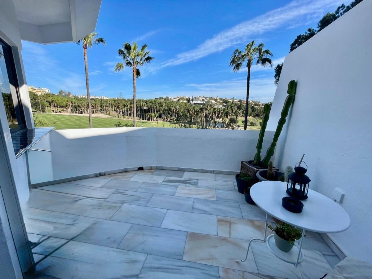 Casa adosada con estudio independiente en primera línea de golf en Benalmádena — Foto 12