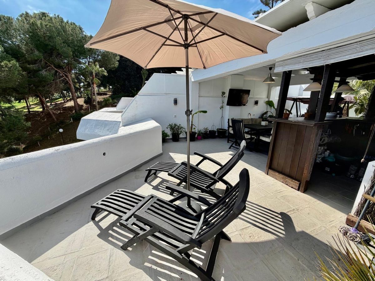 Casa adosada con estudio independiente en primera línea de golf en Benalmádena — Foto 5