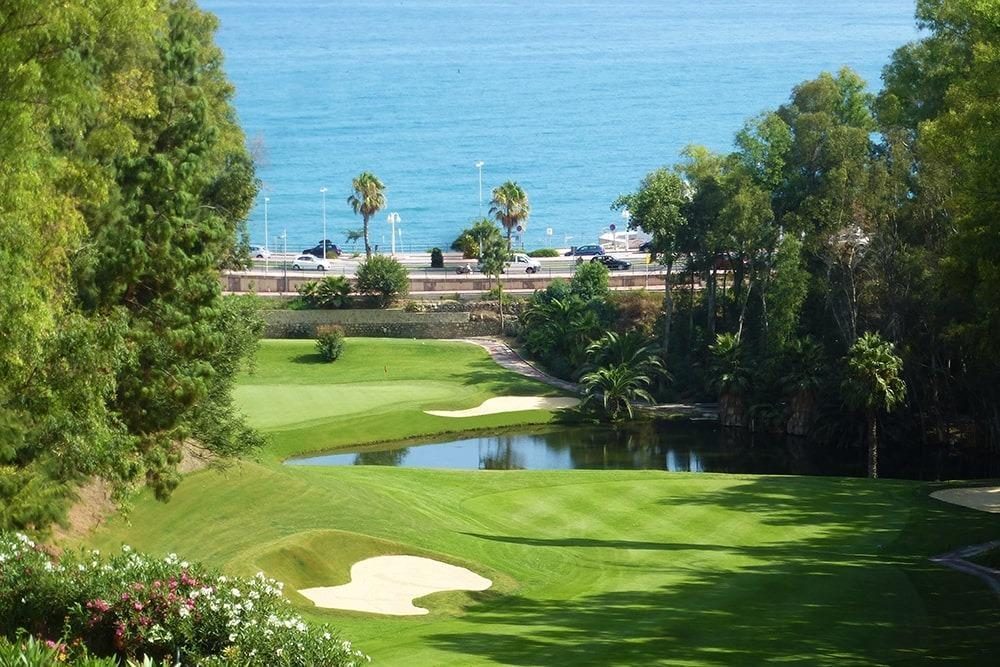 Casa adosada con estudio independiente en primera línea de golf en Benalmádena — Foto 2