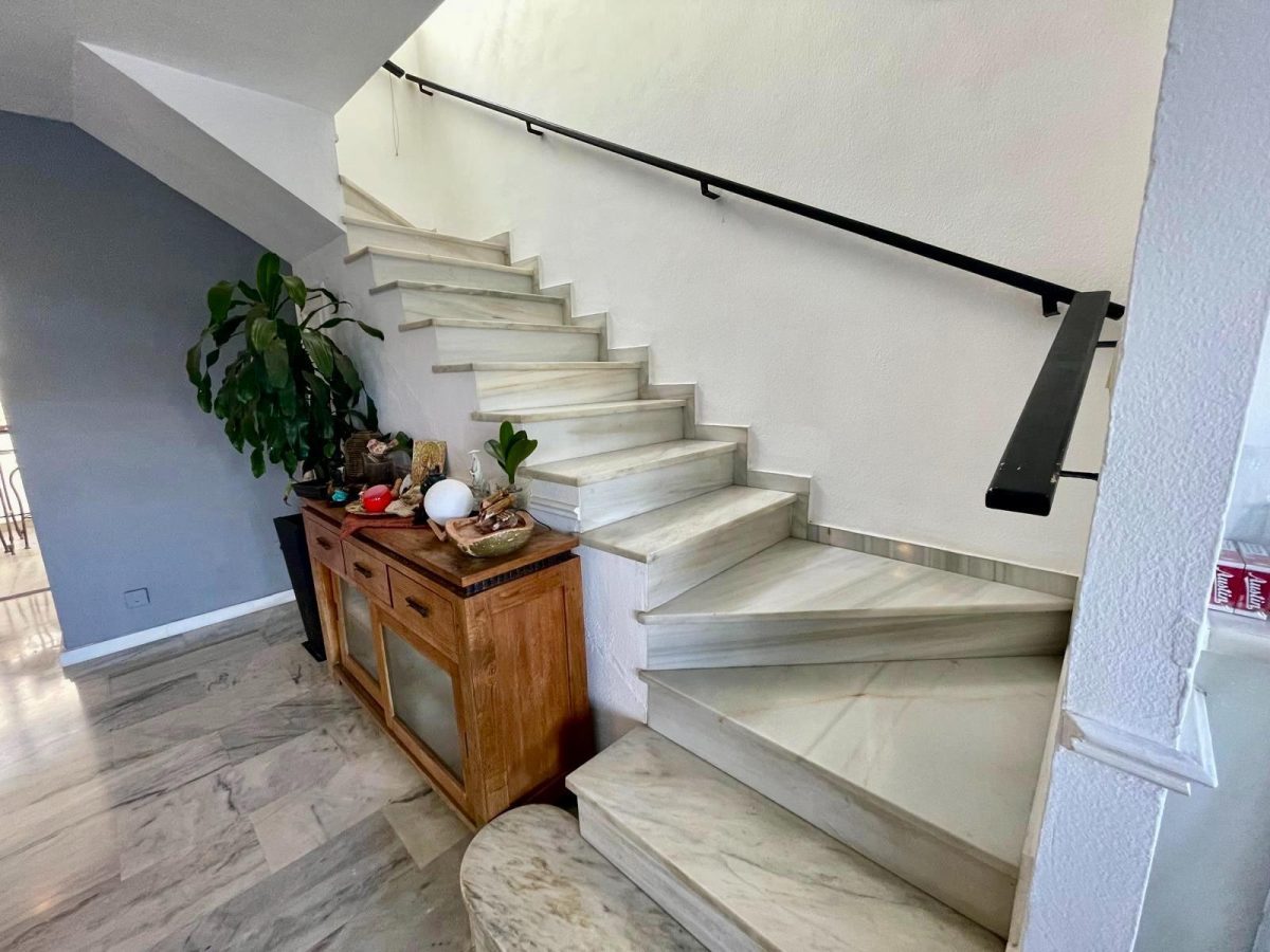 Casa adosada con estudio independiente en primera línea de golf en Benalmádena — Foto 21