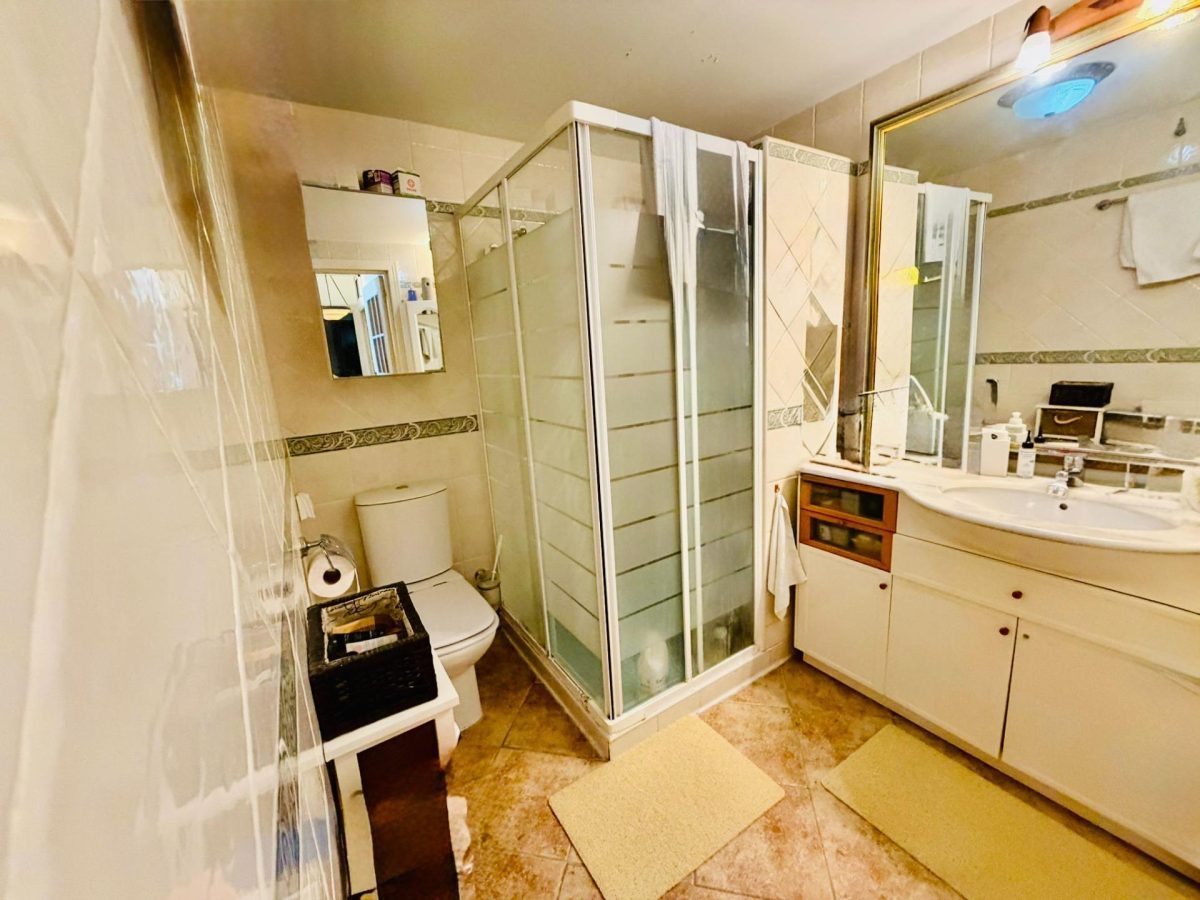 Gran villa independiente con piscina y dos viviendas en una- 6 dormitorios con gran potencial en La Chumbera — Foto 24