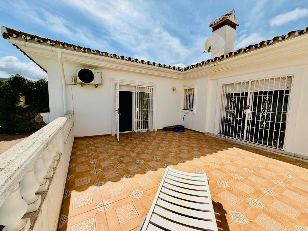 Gran villa independiente con piscina y dos viviendas en una- 6 dormitorios con gran potencial en La Chumbera — Foto 11