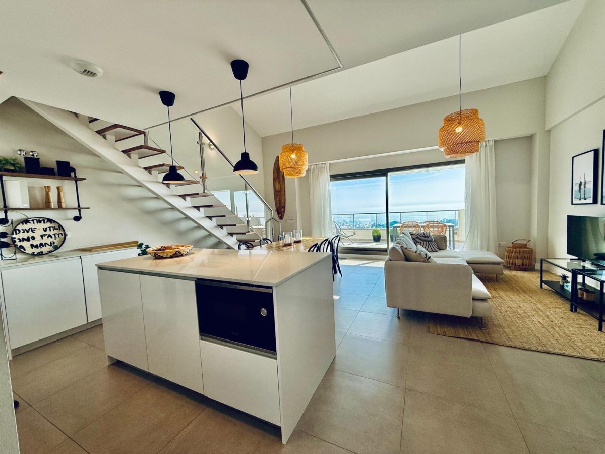 Ático Dúplex de tres dormitorios con licencia turistica y  vistas al mar en Benalmádena — Foto 28