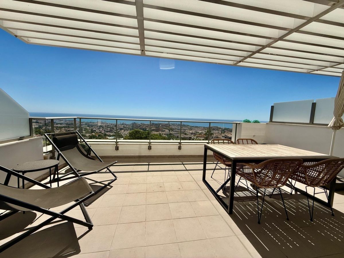 Ático Dúplex de tres dormitorios con licencia turistica y  vistas al mar en Benalmádena — Foto 7