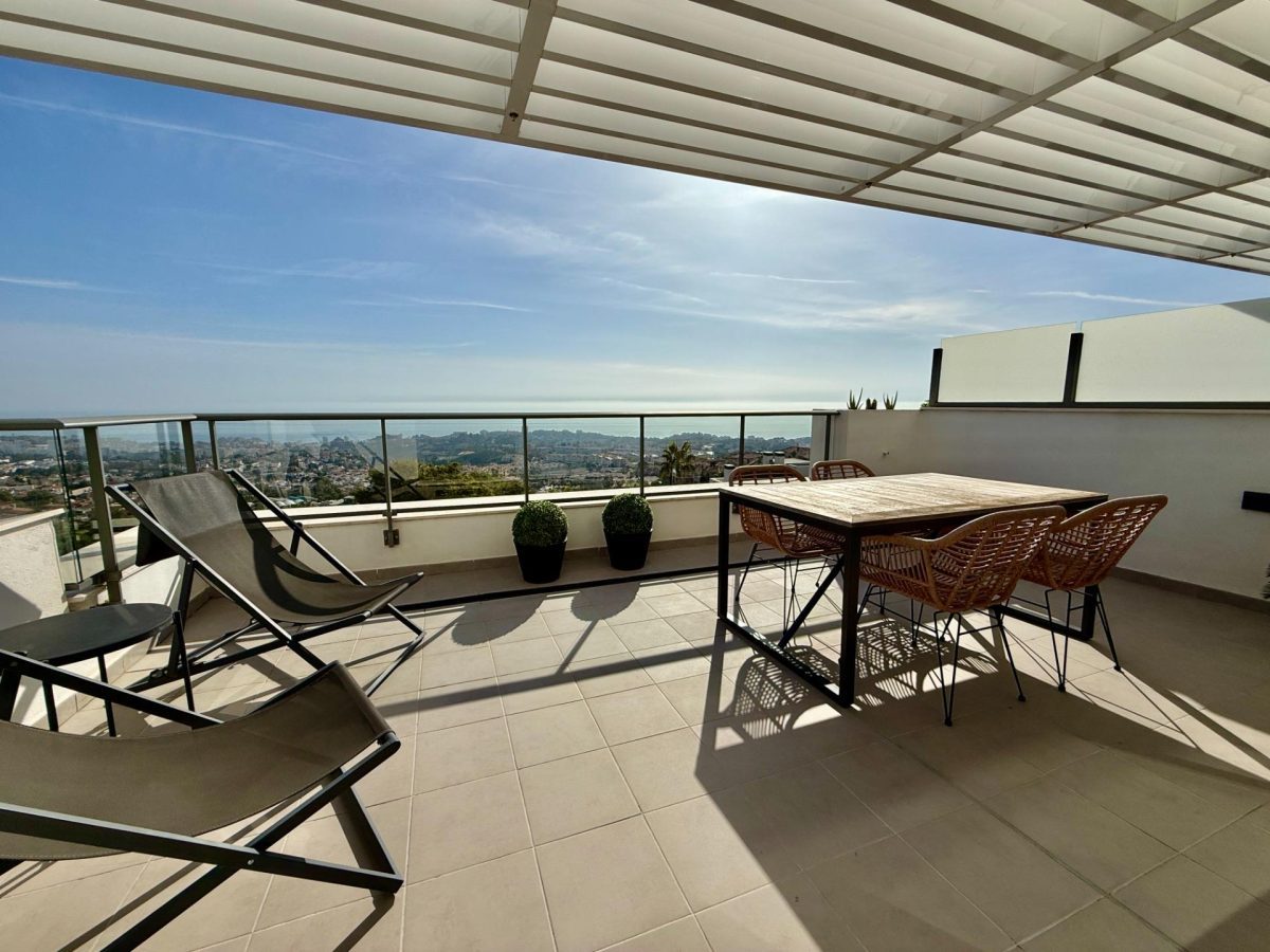 Ático Dúplex de tres dormitorios con licencia turistica y  vistas al mar en Benalmádena — Foto 10