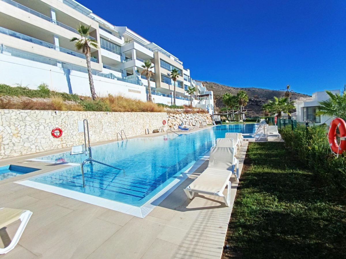 Ático Dúplex de tres dormitorios con licencia turistica y  vistas al mar en Benalmádena — Foto 4