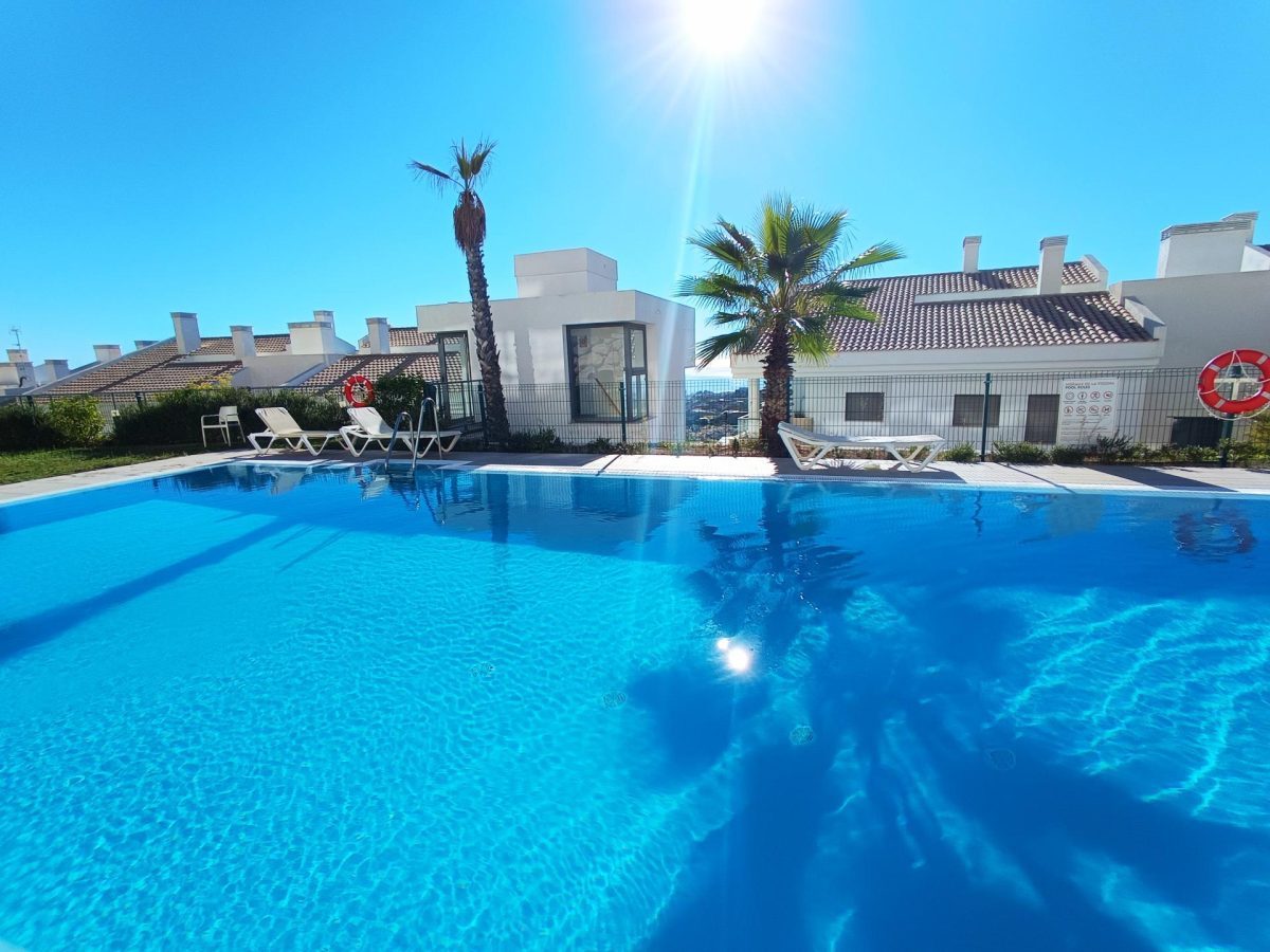 Ático Dúplex de tres dormitorios con licencia turistica y  vistas al mar en Benalmádena — Foto 5