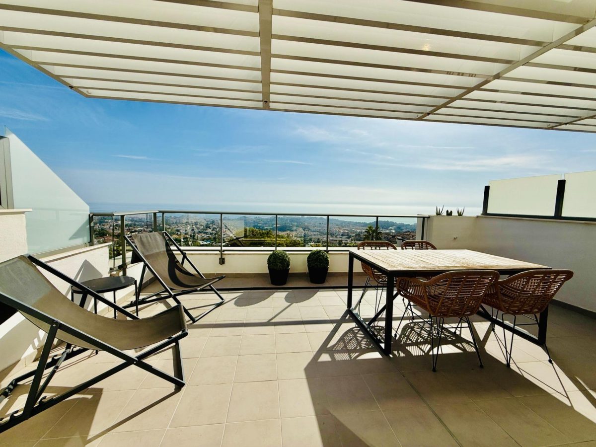 Ático Dúplex de tres dormitorios con licencia turistica y  vistas al mar en Benalmádena — Foto 9