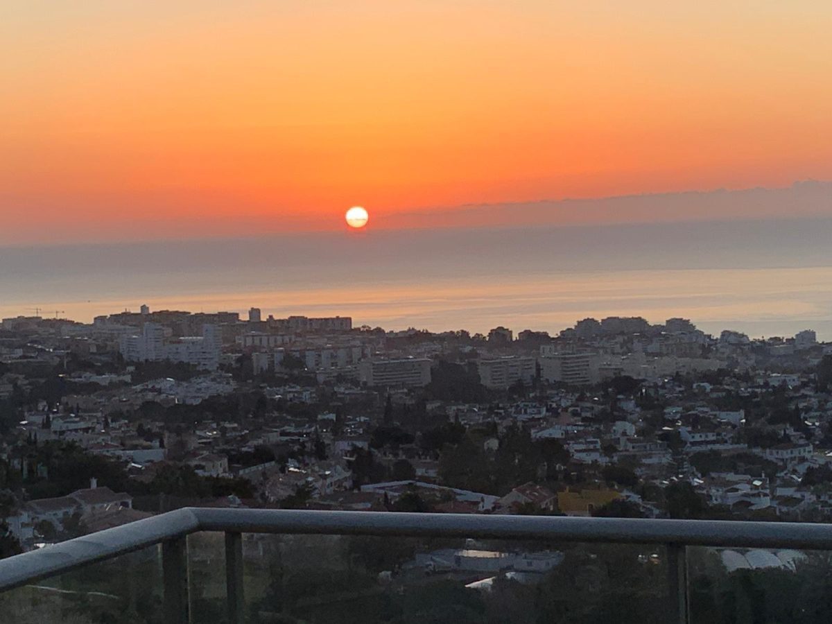 Ático Dúplex de tres dormitorios con licencia turistica y  vistas al mar en Benalmádena — Foto 1
