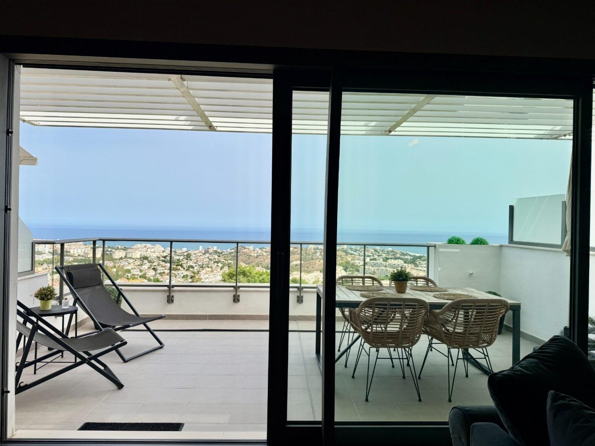 Ático Dúplex de tres dormitorios con licencia turistica y  vistas al mar en Benalmádena — Foto 6